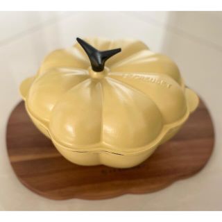 ルクルーゼ(LE CREUSET)の★新品 ルクルーゼ ココットパンプキン ミモザ 鍋 ハロウィン【日本正規販売品】(鍋/フライパン)