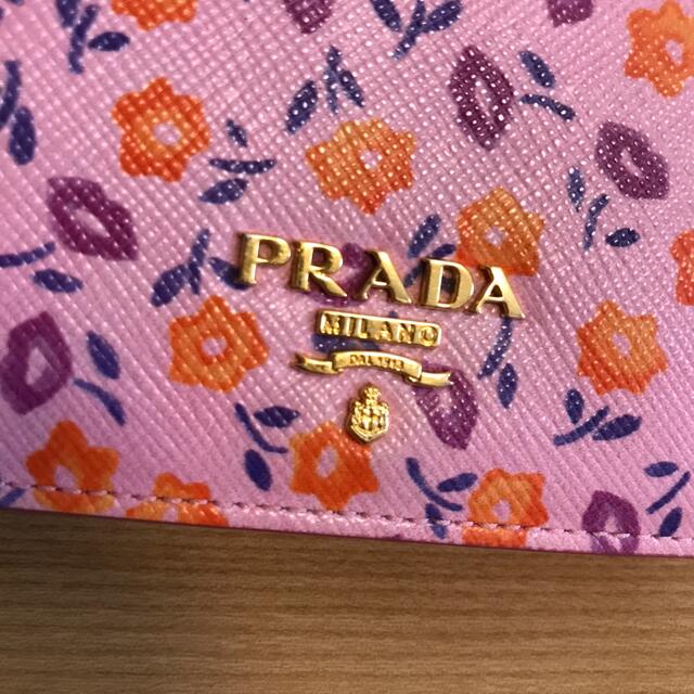 PRADA(プラダ)の新品同様　極美品　PRADA プラダ　カードケース　名刺入れ　パスケース　花柄 レディースのファッション小物(名刺入れ/定期入れ)の商品写真