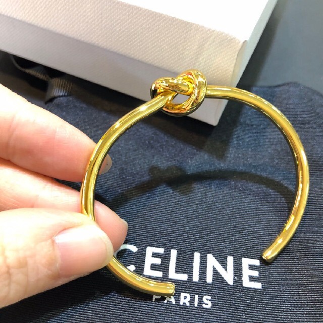 人気ショップ celine - エクストラシンブレスレットゴールドフィニッシュ ノット CELINE ブレスレット+バングル - www