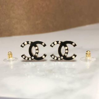 シャネル(CHANEL)のシャネル　ピアス　ココマーク　パール　ストーン　ラメ　ブラック　ゴールド　石　☆(ピアス)