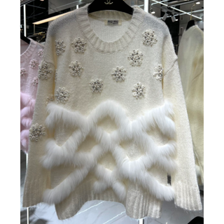 ミュウミュウ ニットの通販 600点以上 | miumiuを買うならラクマ