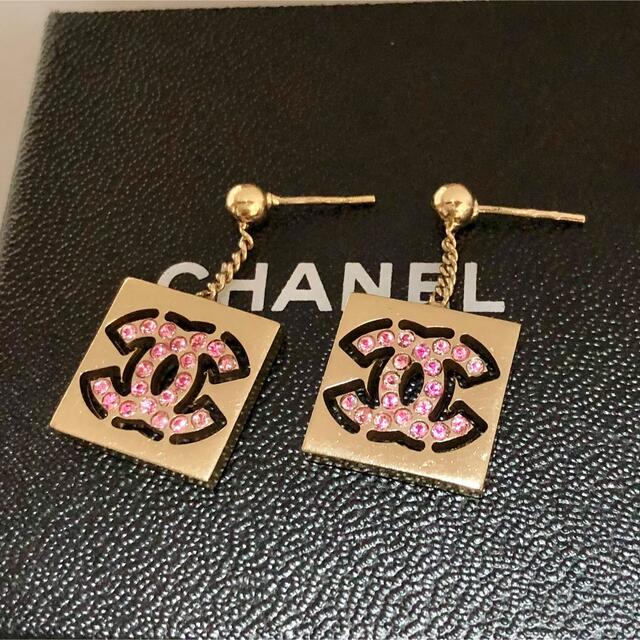 CHANEL(シャネル)のシャネル　ピアス　ココマーク　ピンク　ストーン　スクエア　ゴールド　スイング　☆ レディースのアクセサリー(ピアス)の商品写真