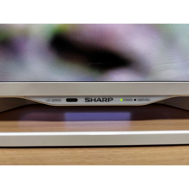 SHARP(シャープ)のSHARP AQUOS LC-32W25-W 32型 スマホ/家電/カメラのテレビ/映像機器(テレビ)の商品写真