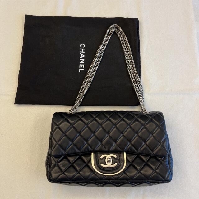 CHANEL(シャネル)のシャネル　マトラッセ　限定デザイン　ブラック レディースのバッグ(ショルダーバッグ)の商品写真