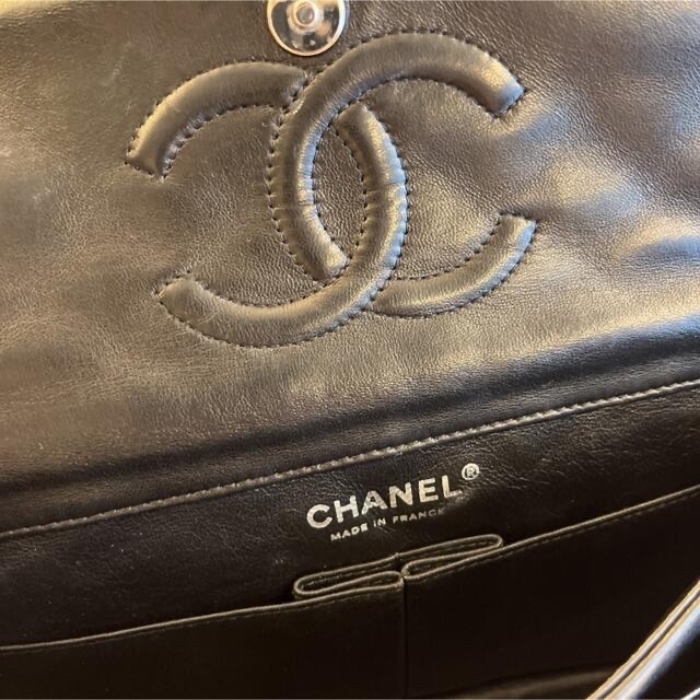 CHANEL(シャネル)のシャネル　マトラッセ　限定デザイン　ブラック レディースのバッグ(ショルダーバッグ)の商品写真