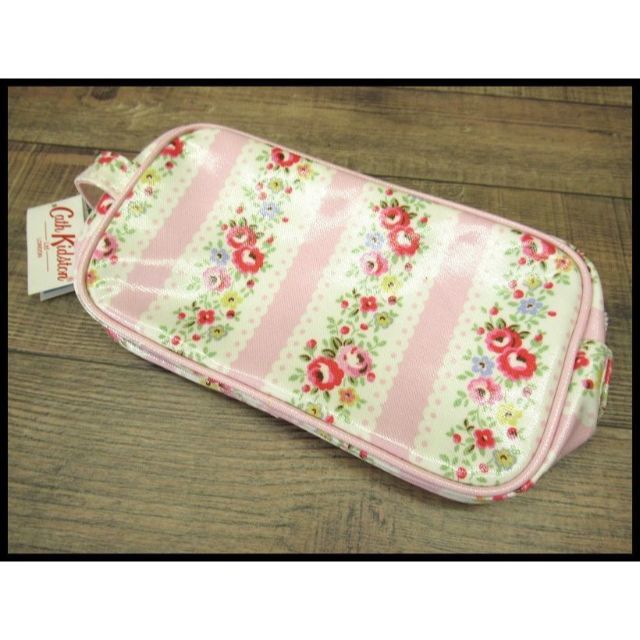 Cath Kidston(キャスキッドソン)のG② 新品 キャスキッドソン 花 柄 プリント PVC コーティング ポーチ レディースのファッション小物(ポーチ)の商品写真