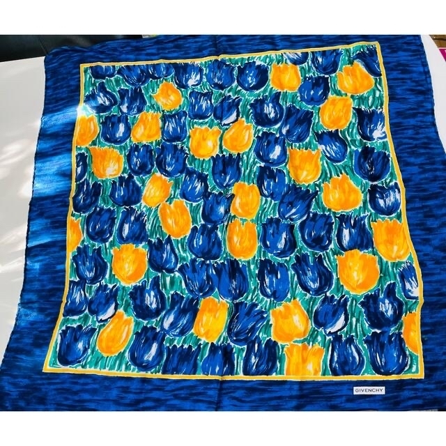 GIVENCHY(ジバンシィ)のジバンシィ　絵画のようなデザイン柄　スカーフ　ヴィンテージ　シルク100%  レディースのファッション小物(バンダナ/スカーフ)の商品写真