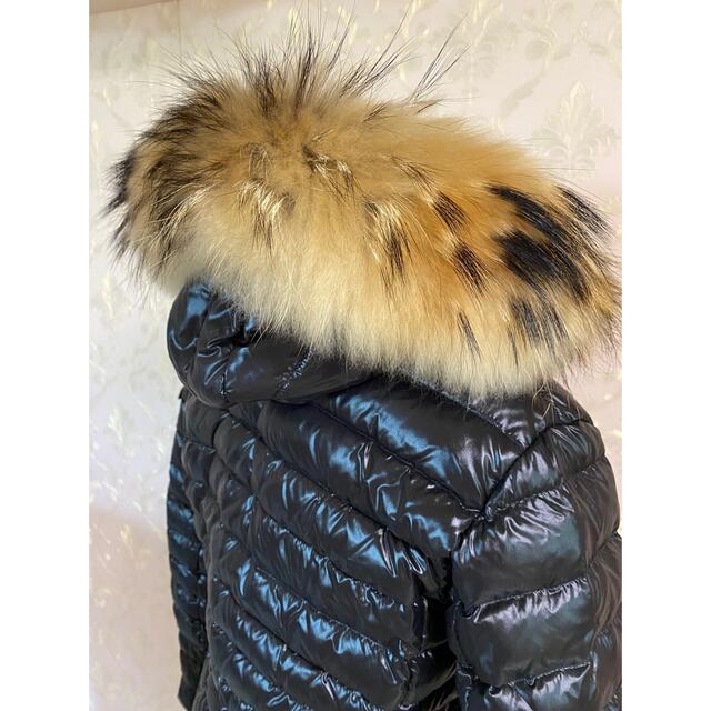 MONCLER(モンクレール)のしおり様専用　美品　MONCLER モンクレール  レディース　 メンズのジャケット/アウター(ダウンジャケット)の商品写真