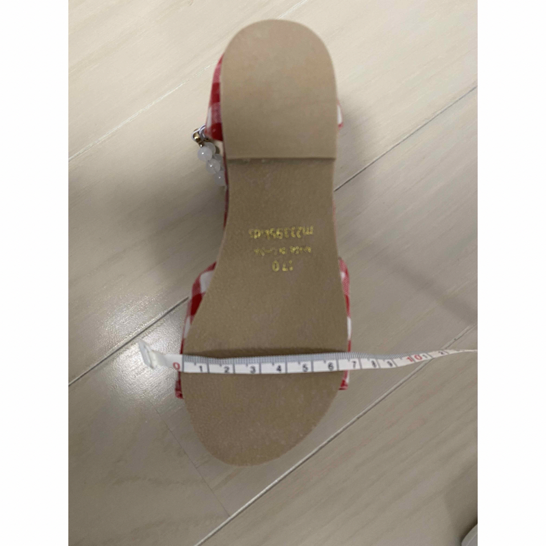 赤チェックサンダル　17.0センチ キッズ/ベビー/マタニティのキッズ靴/シューズ(15cm~)(サンダル)の商品写真