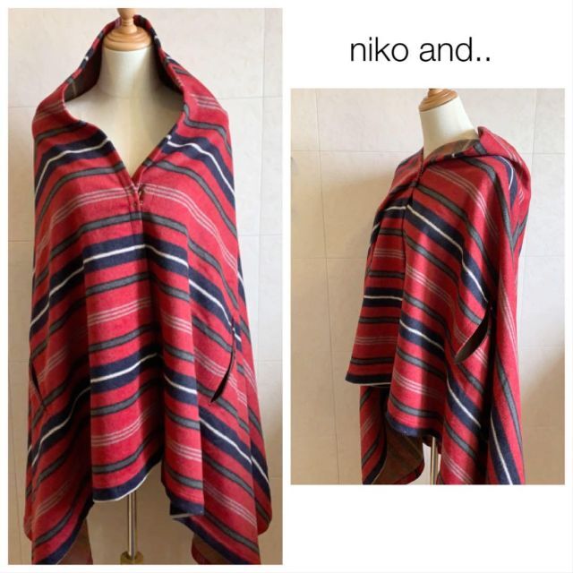 niko and...(ニコアンド)のniko and.. マルチボーダー赤ポンチョ ブランケット キャンプ レディースのジャケット/アウター(ポンチョ)の商品写真