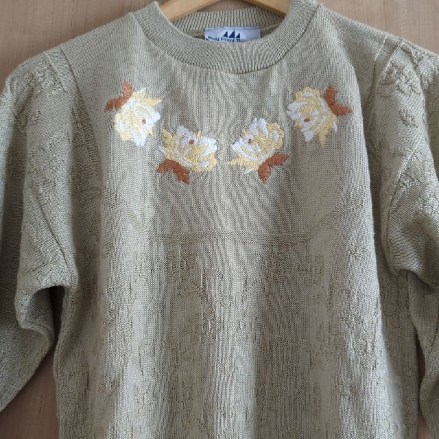 古着屋購入*刺繍ニット レディースのトップス(ニット/セーター)の商品写真