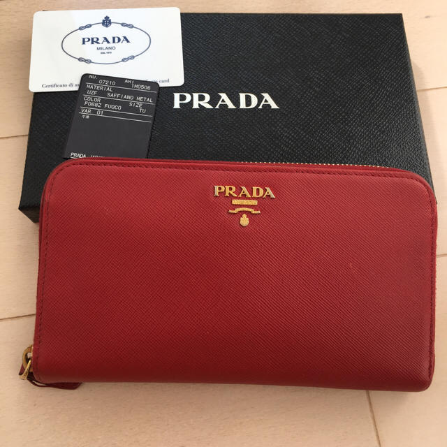 【PRADA】サフィアーノ長財布/赤【ギャランティカード付き】 | フリマアプリ ラクマ