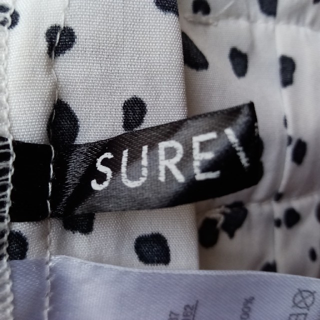 Avail(アベイル)のSUREVE　ブラウス　M　模様 レディースのトップス(シャツ/ブラウス(長袖/七分))の商品写真