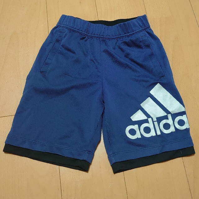 adidas(アディダス)のadidas☆130㎝ハーフパンツ キッズ/ベビー/マタニティのキッズ服男の子用(90cm~)(パンツ/スパッツ)の商品写真