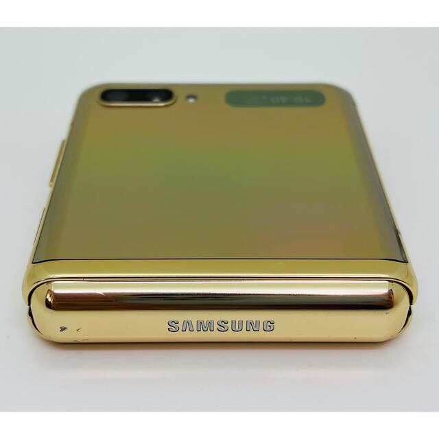 Galaxy(ギャラクシー)の[2547] galaxy Z Flip 256GB ゴールド SIMフリー スマホ/家電/カメラのスマートフォン/携帯電話(スマートフォン本体)の商品写真