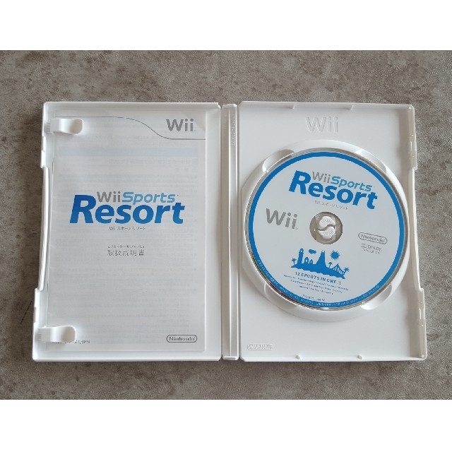 Wii(ウィー)のWiiスポーツ リゾート&Wiiリモコンセット（ヌンチャク、シリコンカバー） エンタメ/ホビーのゲームソフト/ゲーム機本体(家庭用ゲームソフト)の商品写真