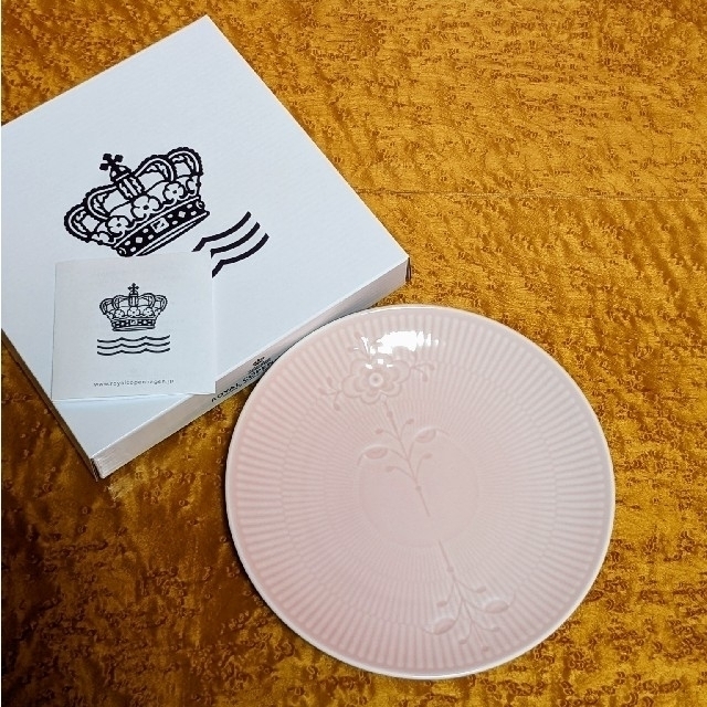 ROYAL COPENHAGEN(ロイヤルコペンハーゲン)のROYALCOPENHAGEN✨フラワーエンブレムクーププレート皿19cm/新品 インテリア/住まい/日用品のキッチン/食器(食器)の商品写真