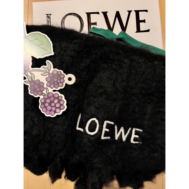 LOEWE(ロエベ)の日曜まで出品　ロエベ LOEWE モヘアマフラー ストール ブラック レディースのファッション小物(マフラー/ショール)の商品写真