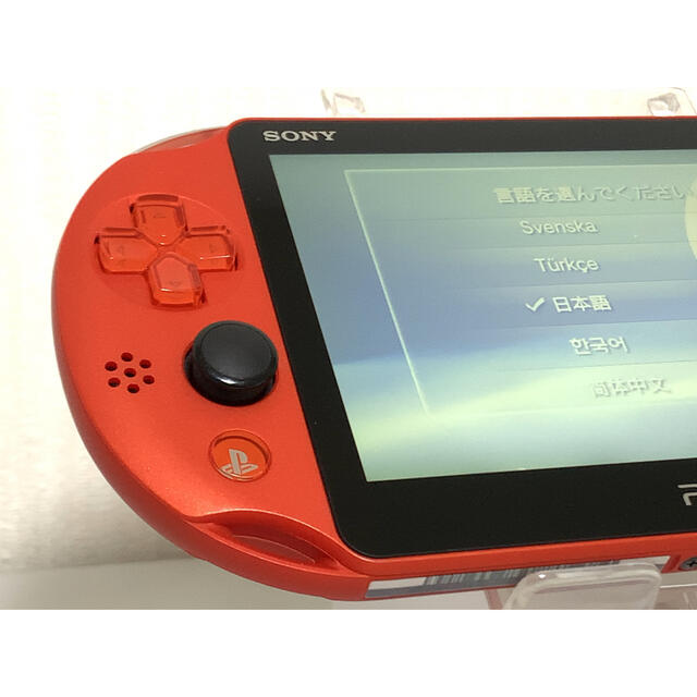 PlayStation Vita(プレイステーションヴィータ)のPSVita PCH-2000 メタリックレッド メモリースティック16GB エンタメ/ホビーのゲームソフト/ゲーム機本体(携帯用ゲーム機本体)の商品写真