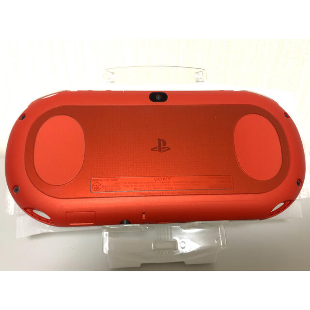 PlayStation Vita(プレイステーションヴィータ)のPSVita PCH-2000 メタリックレッド メモリースティック16GB エンタメ/ホビーのゲームソフト/ゲーム機本体(携帯用ゲーム機本体)の商品写真