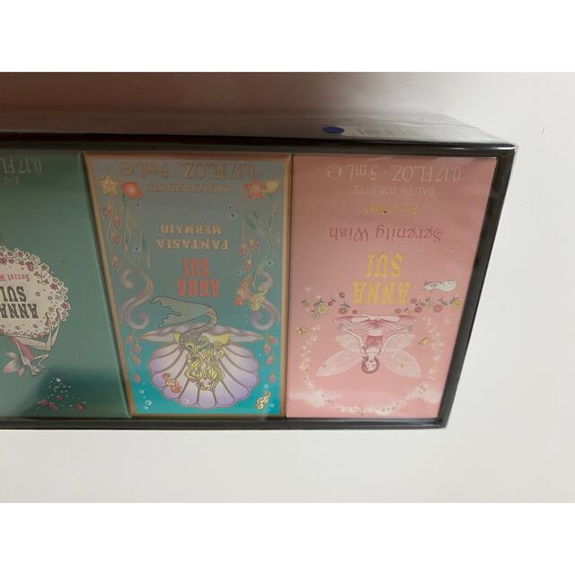ANNA SUI(アナスイ)の新品未使用　ANNA SUI 香水セット　5ml×5本 コスメ/美容のメイク道具/ケアグッズ(ボトル・ケース・携帯小物)の商品写真