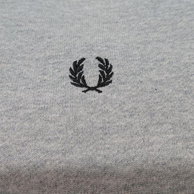 FRED PERRY(フレッドペリー)のFRED PERRY ワンポイント 刺繍 スウェットパーカー フレッドペリー メンズのトップス(パーカー)の商品写真