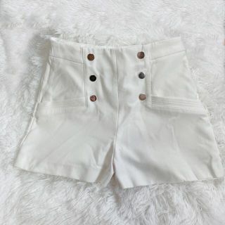 ザラ(ZARA)のZARA TRAFALUC  ショートパンツ  白(ショートパンツ)