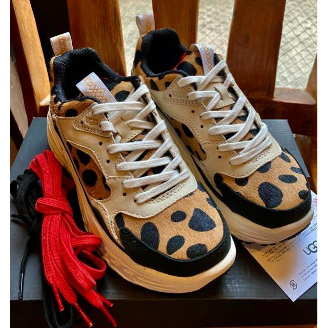 Premium Line 完売しましました✨23.5幅広~24cm相当✨UGG