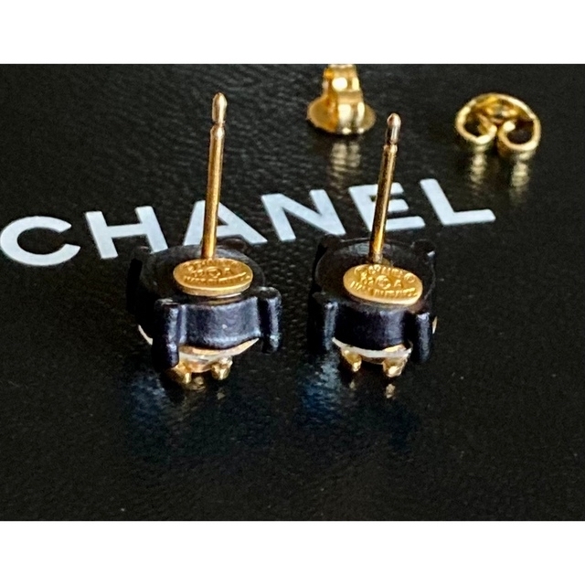CHANEL シャネル ヴィンテージ ピアス 02年製 CHANEL シャネル ヴィンテージ ピアス 02年製