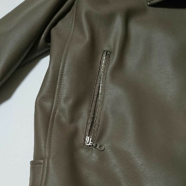 GU(ジーユー)のGU ライダースジャケット グレージュ XL レディースのジャケット/アウター(ライダースジャケット)の商品写真
