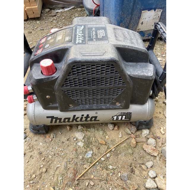 マキタ　コンプレッサー　AC462XLH ジャンク スポーツ/アウトドアの自転車(工具/メンテナンス)の商品写真