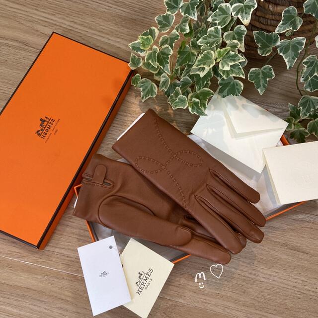 Hermes(エルメス)のご専用☆HERMESエルメス リスボン　6.5　コニャック　レザーグローブ　手袋 レディースのファッション小物(手袋)の商品写真