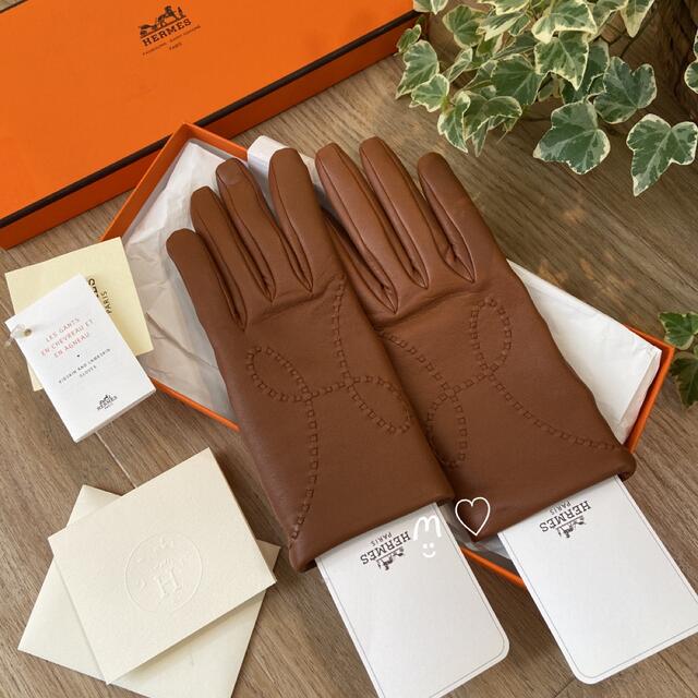 Hermes(エルメス)のご専用☆HERMESエルメス リスボン　6.5　コニャック　レザーグローブ　手袋 レディースのファッション小物(手袋)の商品写真