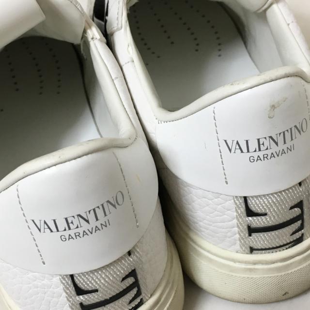 valentino garavani(ヴァレンティノガラヴァーニ)のバレンチノガラバーニ スニーカー 41 VL7L レディースの靴/シューズ(スニーカー)の商品写真