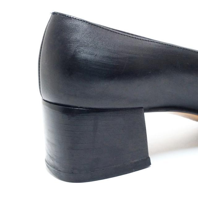 Salvatore Ferragamo(サルヴァトーレフェラガモ)のサルバトーレフェラガモ パンプス 7 D - 黒 レディースの靴/シューズ(ハイヒール/パンプス)の商品写真
