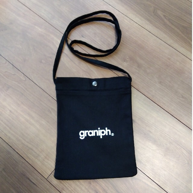 Design Tshirts Store graniph(グラニフ)の【未使用】グラニフ　サコッシュ レディースのバッグ(ショルダーバッグ)の商品写真