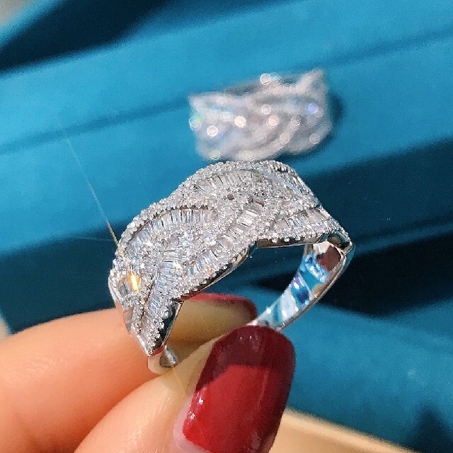 世界的に有名な 天然ダイヤモンドリング0.85ct k18 リング(指輪