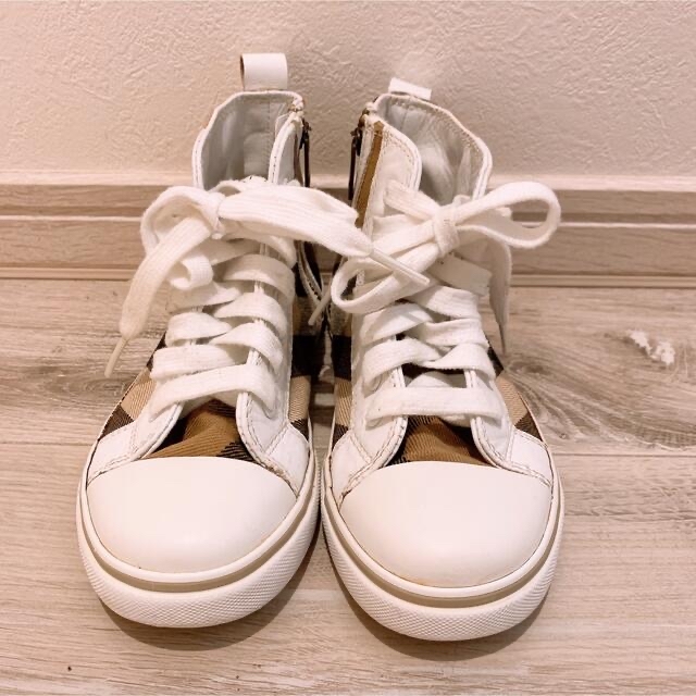 BURBERRY(バーバリー)のバーバリーチルドレン　スニーカー　18.5 キッズ/ベビー/マタニティのキッズ靴/シューズ(15cm~)(スニーカー)の商品写真