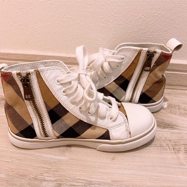 BURBERRY(バーバリー)のバーバリーチルドレン　スニーカー　18.5 キッズ/ベビー/マタニティのキッズ靴/シューズ(15cm~)(スニーカー)の商品写真