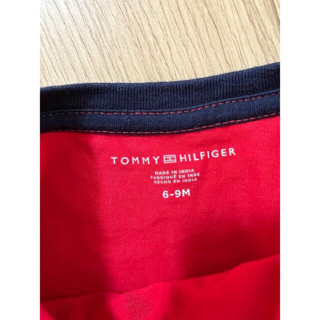 TOMMY HILFIGER(トミーヒルフィガー)のトミーフィルガー　長袖Tシャツ キッズ/ベビー/マタニティのベビー服(~85cm)(Ｔシャツ)の商品写真