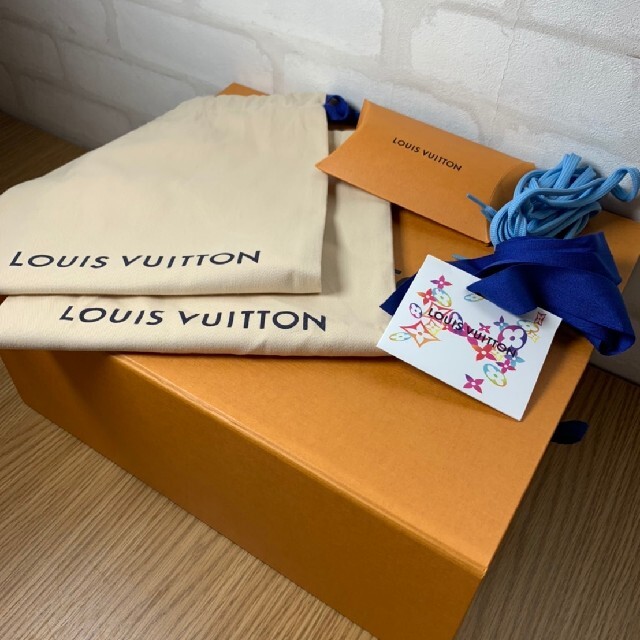 LOUIS VUITTON(ルイヴィトン)のルイヴィトン LVトレイナーラインスニーカー(162) メンズの靴/シューズ(スニーカー)の商品写真