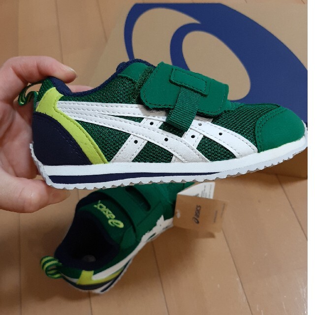 asics(アシックス)のゆうちゃっくん様専用☆　asics　スクスク　16.0　新品未使用 キッズ/ベビー/マタニティのキッズ靴/シューズ(15cm~)(スニーカー)の商品写真