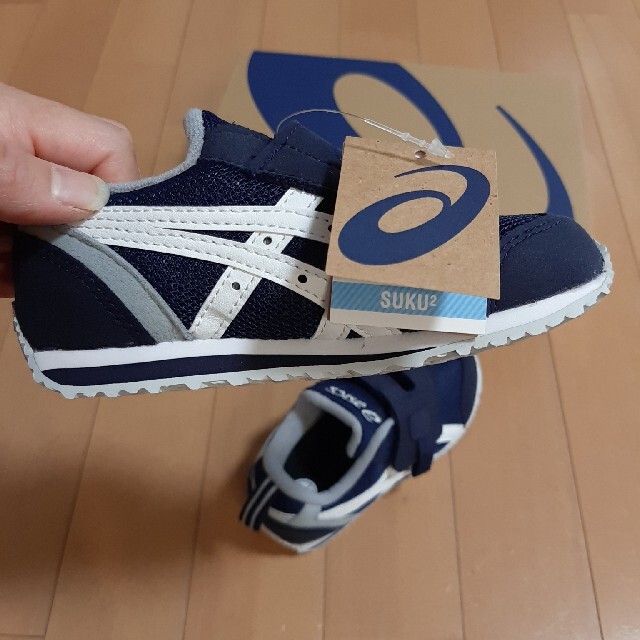 asics(アシックス)のasics　スクスク　16.0 新品未使用　suku2 IDAHO キッズ/ベビー/マタニティのキッズ靴/シューズ(15cm~)(スニーカー)の商品写真