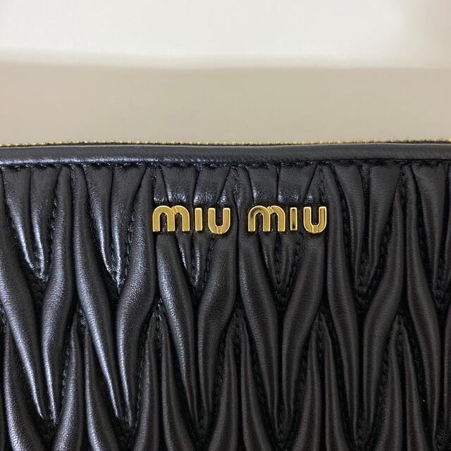 miumiu(ミュウミュウ)の未使用♡ミュウミュウ　ポーチ　黒 レディースのファッション小物(ポーチ)の商品写真