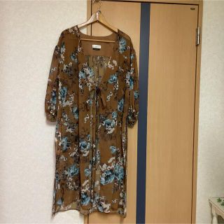 イネド(INED)のお値下げ　INED   ロングガウン　花柄　美品(カーディガン)