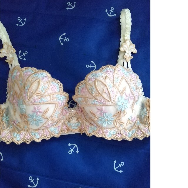 完売❣️大人✨育乳脇高✨ブラ ショーツ♥セット♥D70 M✨トリンプ