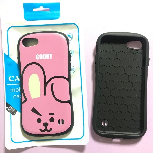 防弾少年団(BTS)(ボウダンショウネンダン)のセール価格】COOKY iPhone13 スマホケース BT21 グク　カバー エンタメ/ホビーのおもちゃ/ぬいぐるみ(キャラクターグッズ)の商品写真