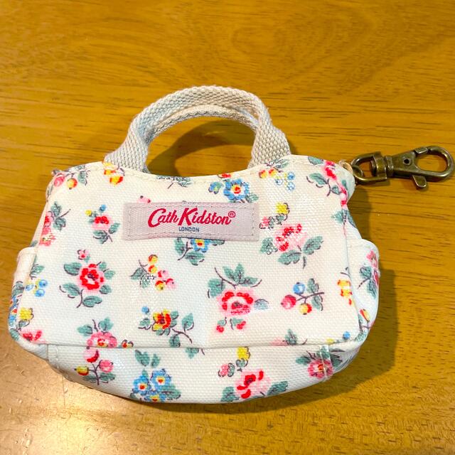 Cath Kidston(キャスキッドソン)のキャスキッドソン　バッグ型ミニポーチ レディースのファッション小物(ポーチ)の商品写真