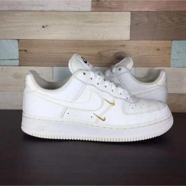 【新品未使用】NIKE AIR FORCE 1 '07 ESS 刺繍 23.5