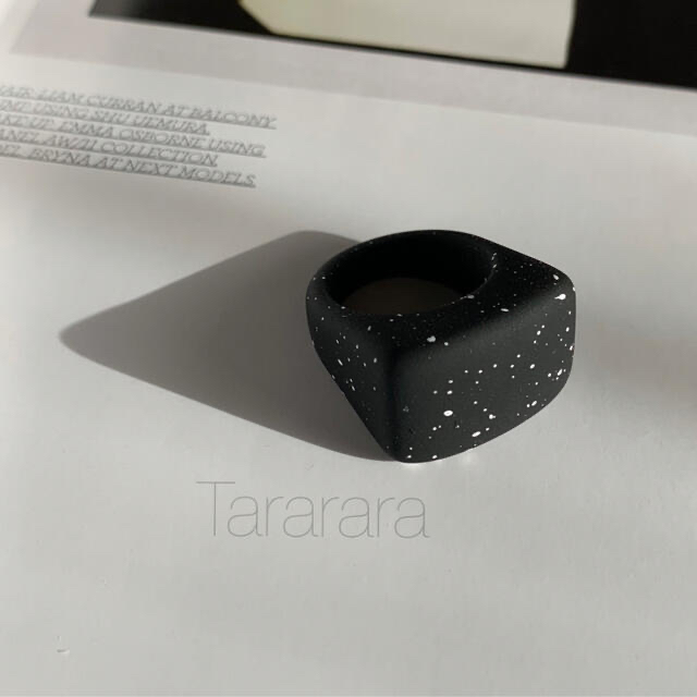 ●Acryl ring マットブラック● レディースのアクセサリー(リング(指輪))の商品写真